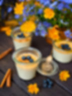 Grießbrei mit Zimt und frischen Blaubeeren als gesunder Snack im Move and Shine Bistro