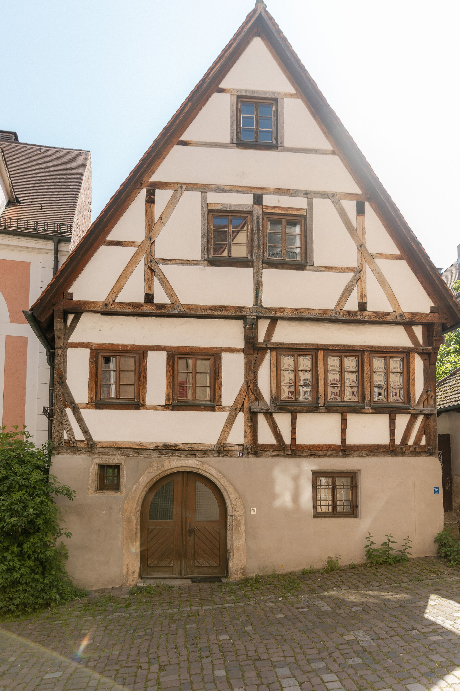 Beliebter Fotospot mit Fachwerkfassade in der Altstadt von Tübingen