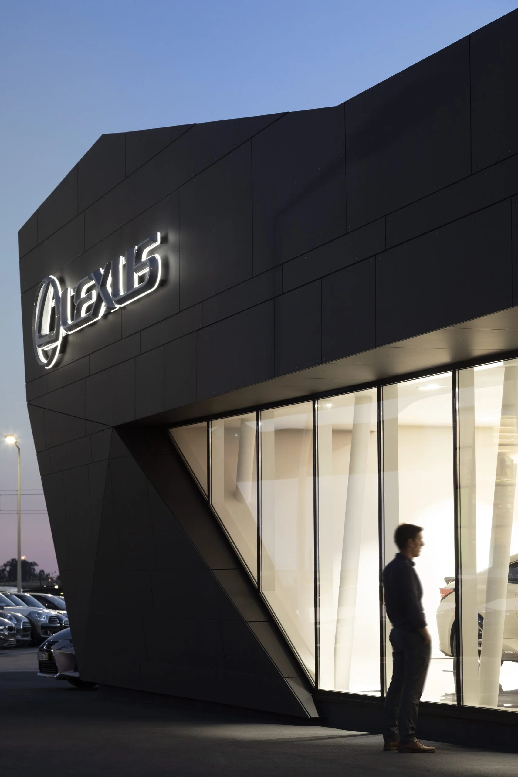 A Lexus Dealership uses Insulated Metal Panels 