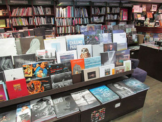 東區邊陲的寶藏:亞典書店