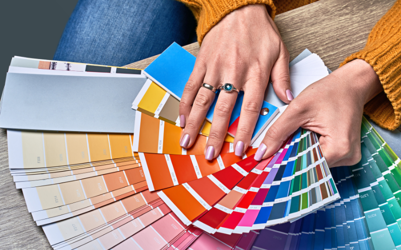 A color wheel displaying various hues, showcasing the relationships between primary, secondary, and tertiary colors.