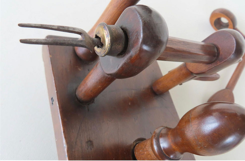 Thumbnail: Shaker Table Mounted Apple Peeler