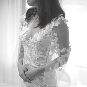 #葉型大朵蕾絲 #V領性感設計 #荷葉魚尾層次