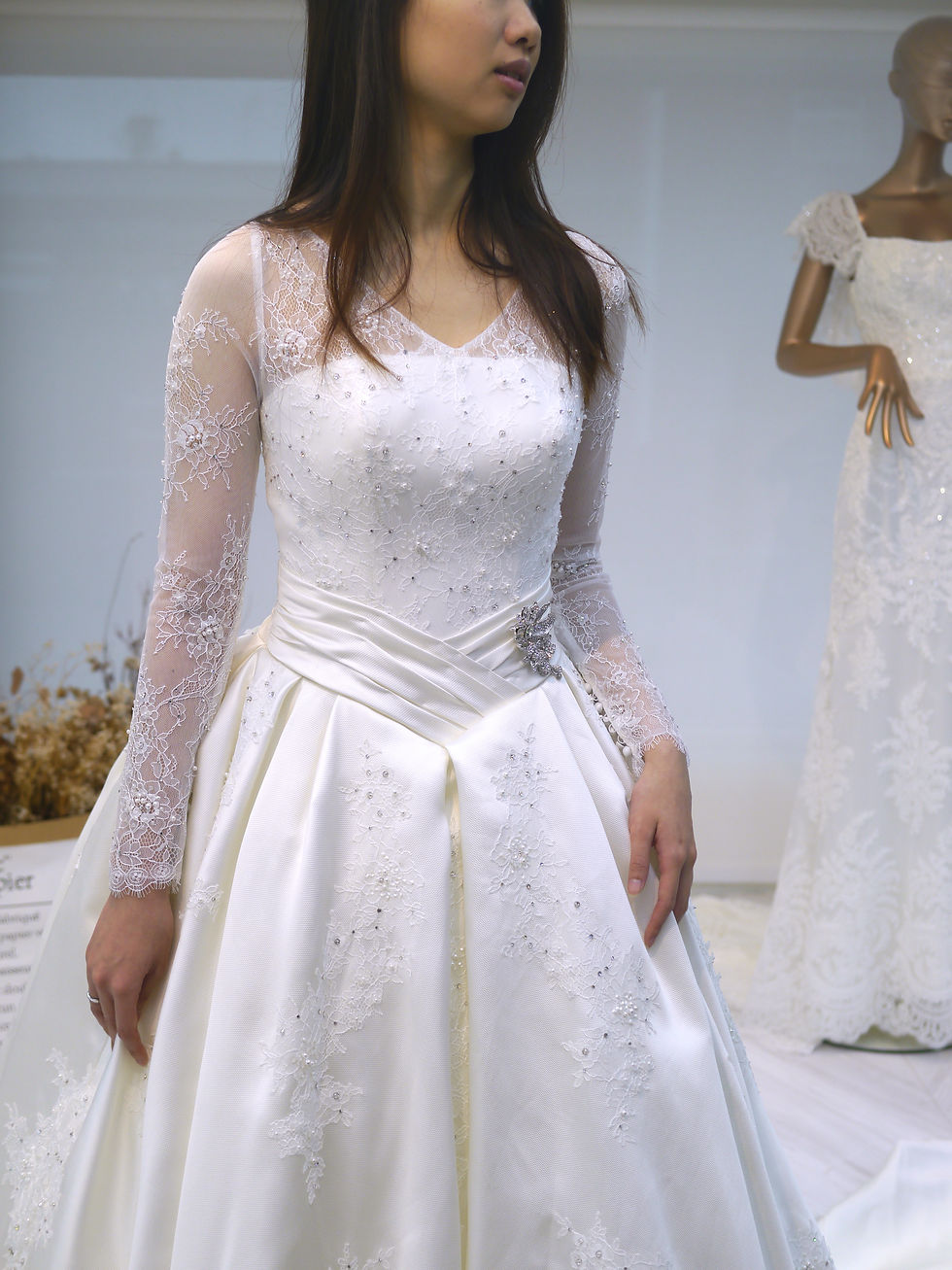 #薄蕾絲長袖 #人字腰蓬裙白紗 #優雅設計