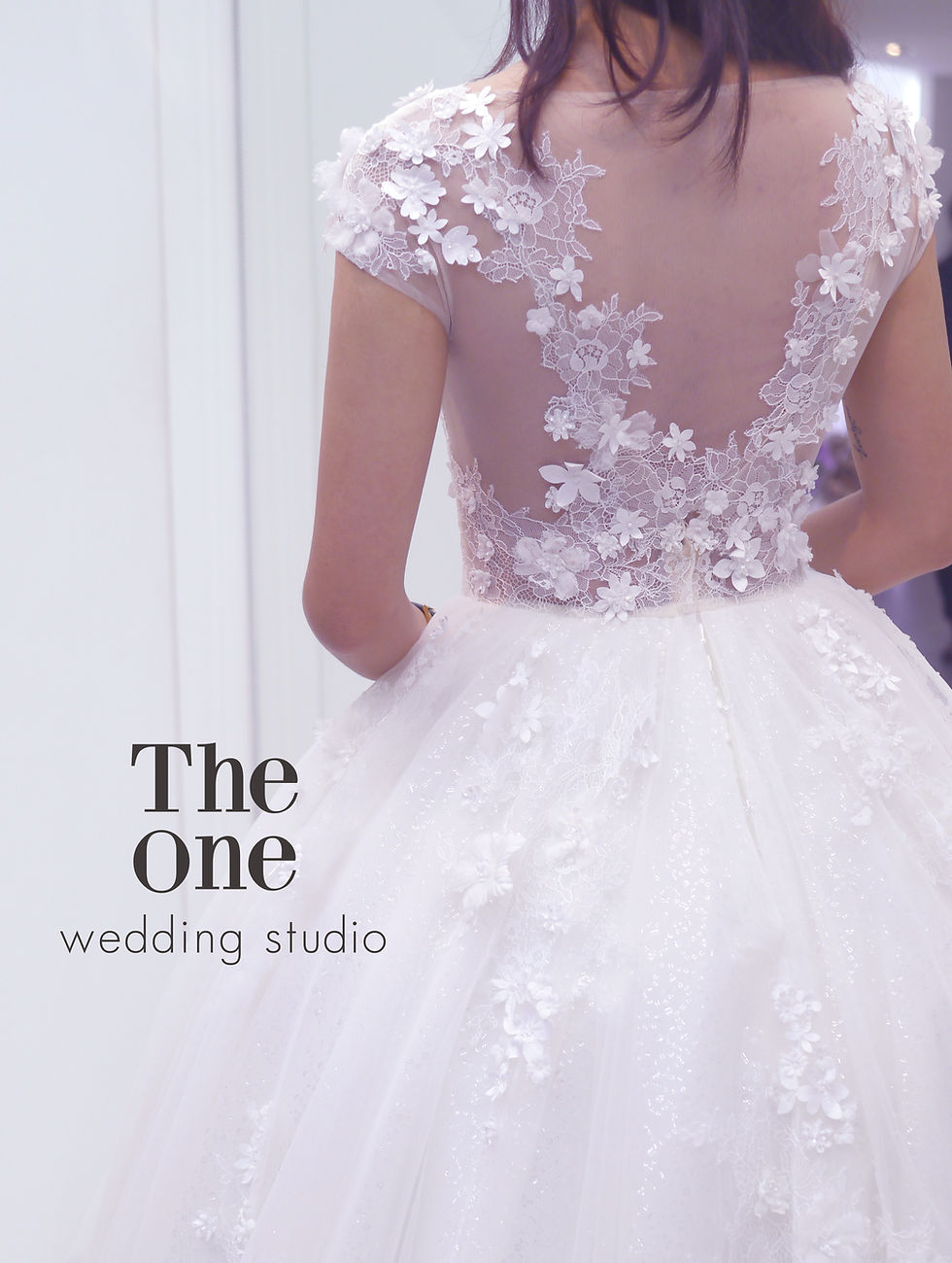 #立體小花 #細緻薄蕾絲混搭 # 圓形罩紗領 #清新蓬裙白紗