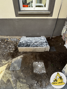 Viabilisation d'une nouvelle maison (eau, électricité, fibre et raccordement au tout-à-l'égout).
Création d'un puisard permettant d'épandage des eaux pluviales dans le sol.