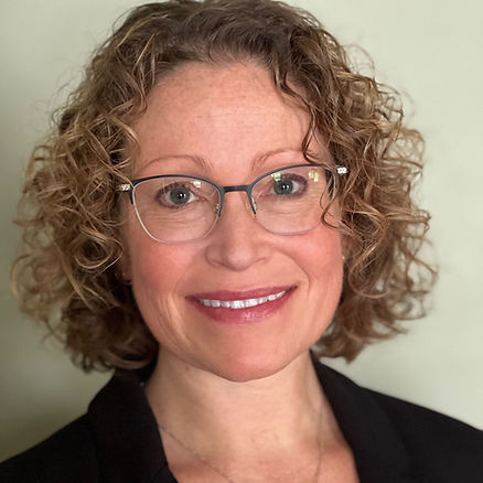 Rachel Headshot 2023_edited.jpg