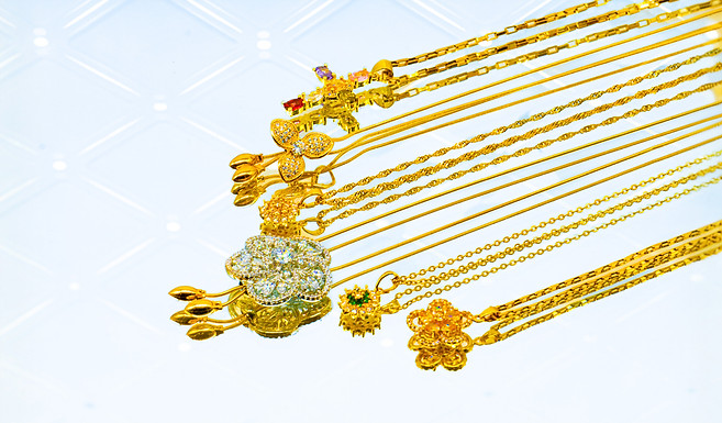 necklaces (2)_edited.jpg