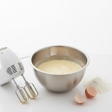 Aerating Eggs in Batter