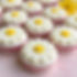 Daisy Macarons