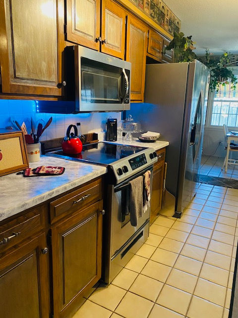 ALL STAINLESS STEEL APPLIANCE, BOSH DISHWASHER, NICE!