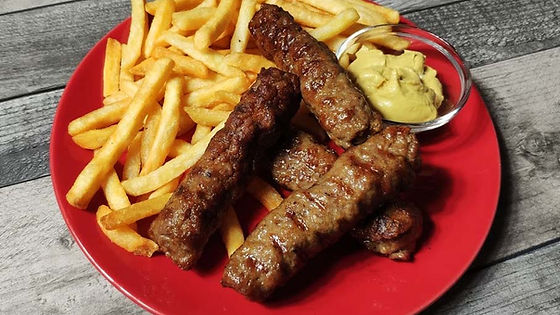 Mici la Grill cu Cartofi Prajiti