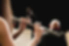 suonatore di flauto nell'orchestra