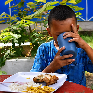 Boy eating lunch.png