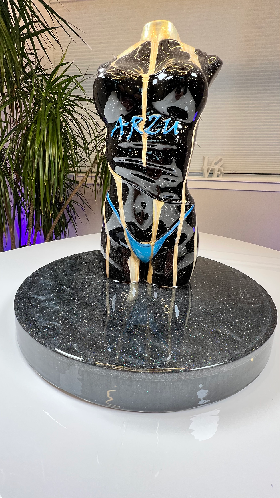 Thumbnail: FEMALE TORSO — High-Gloss Contemporary Resin Sculpture | HYPNOTIQ