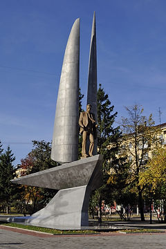 Памятник_Алексееву.jpg
