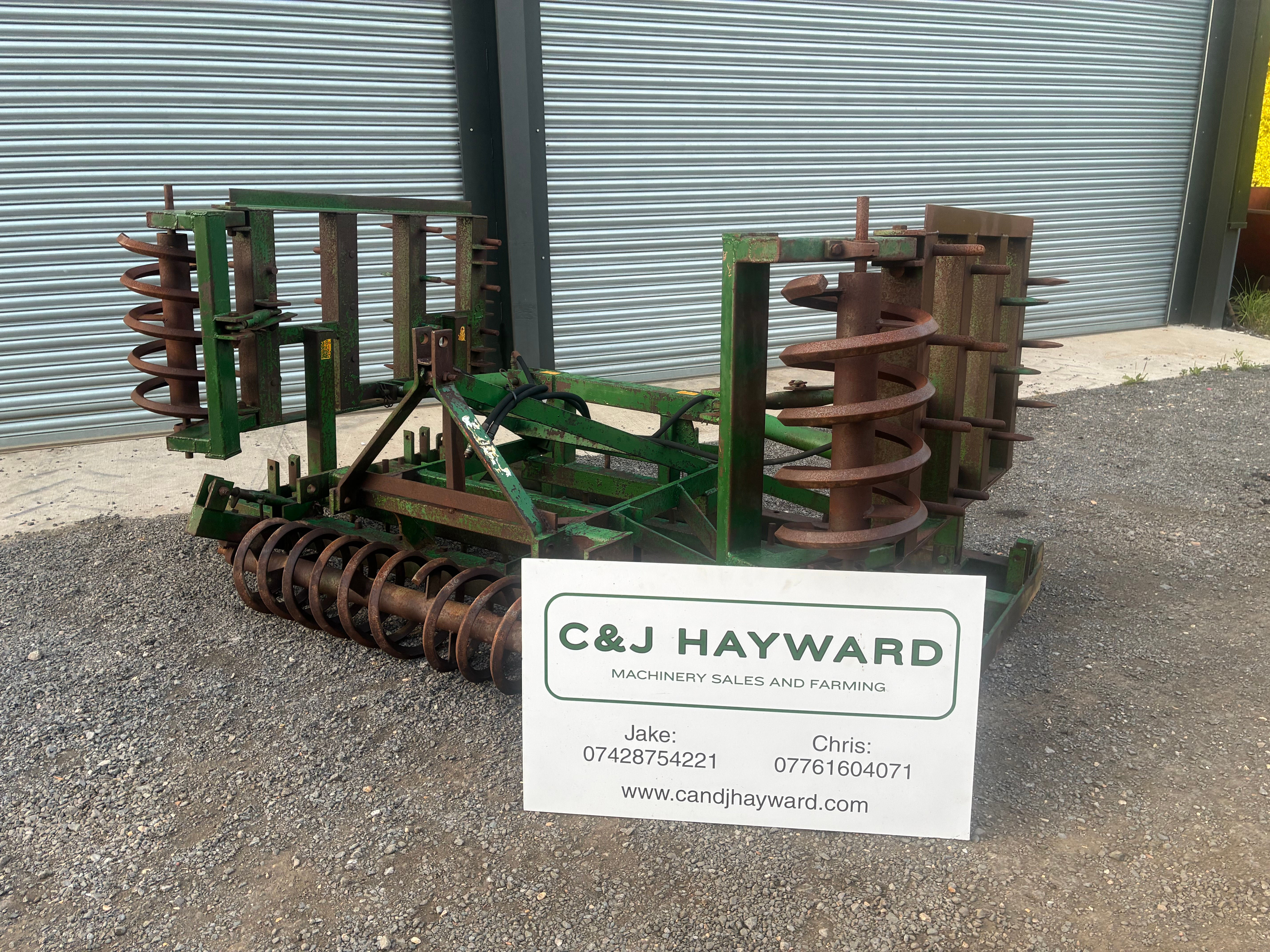 Cousins folding leveling harrow