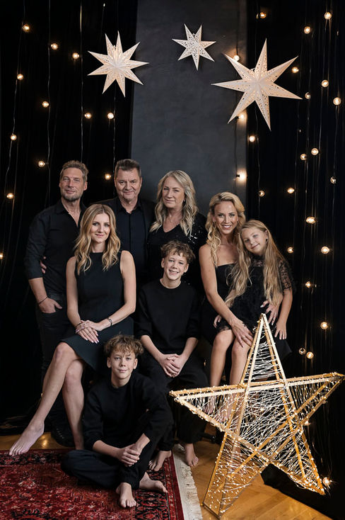 ánoční focení Brno
Rodinné vánoční fotografie
Sváteční fotky rodina
Vánoční fotoshoot Brno
Rodinné fotky Vánoce
Vánoční fotograf Brno
Profesionální focení Vánoce
Rodinné portréty Brno Vánoce
Vánoční fotostudio Brno
Vánoční tematické focení
Rodinná vánoční atmosféra
Vánoční focení s dětmi Brno