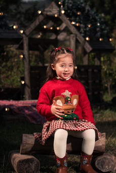 🎄 Capture the Magic: Christmas Backyard Photo Sessions Now Open in Hong Kong! Looking for a unique 