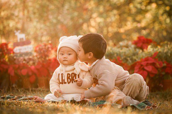 🎄 Capture the Magic: Christmas Backyard Photo Sessions Now Open in Hong Kong!
Looking for a unique and heartwarming way to celebrate the holidays with your family? Our Christmas Backyard Photo Sessions are back — and they’re more magical than ever!
