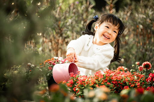 đ¸ Family Photo Sessions in Our Blooming Natural Haven đ¸ Step into a world of beauty and love at our private outdoor venue! Surrounded by vibrant blooming flowers, this tranquil setting is the perfect place to capture your familyâs most precious moments. Our natural, serene environment allows kids to laugh, run, and play freely, ensuring we capture those genuine smiles and heartfelt family bonds. This isnât just a photo sessionâitâs an experience of creating memories youâll cherish forever.