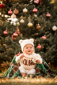 🎄 Capture the Magic: Christmas Backyard Photo Sessions Now Open in Hong Kong! Looking for a unique and heartwarming way to celebrate the holidays with your family? Our Christmas Backyard Photo Sessions are back — and they’re more magical than ever!