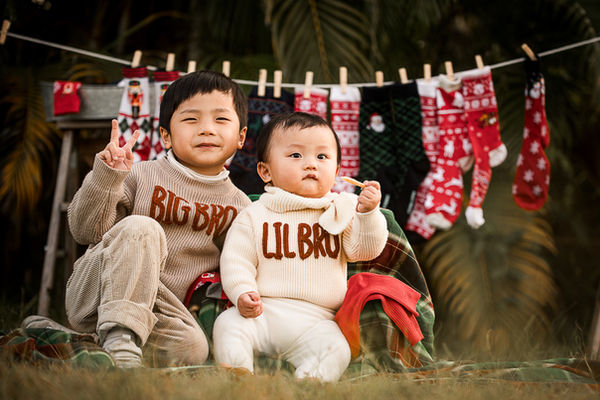 🎄 Capture the Magic: Christmas Backyard Photo Sessions Now Open in Hong Kong!
Looking for a unique and heartwarming way to celebrate the holidays with your family? Our Christmas Backyard Photo Sessions are back — and they’re more magical than ever!
