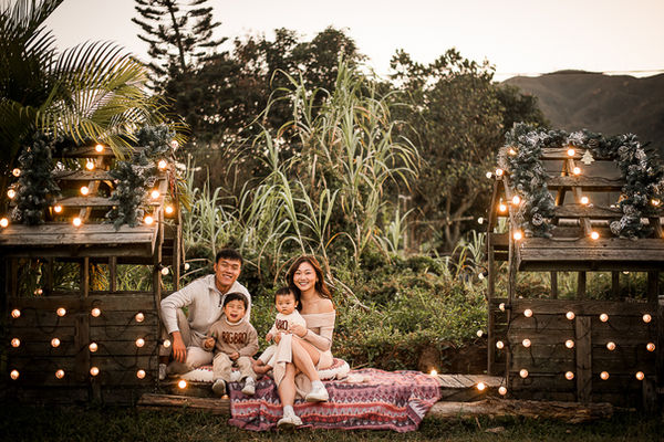 🎄 Capture the Magic: Christmas Backyard Photo Sessions Now Open in Hong Kong!
Looking for a unique and heartwarming way to celebrate the holidays with your family? Our Christmas Backyard Photo Sessions are back — and they’re more magical than ever!