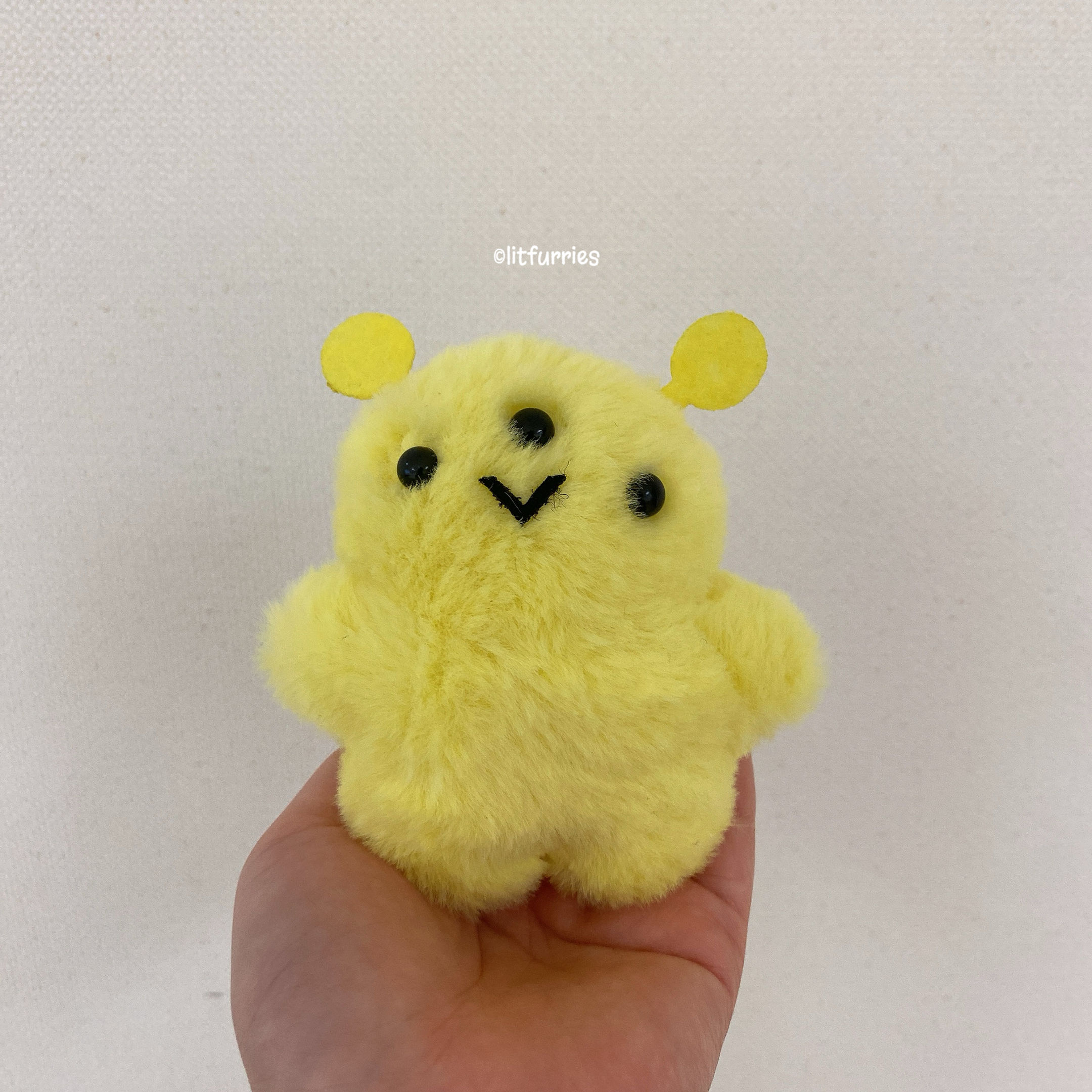 LEMON ALIEN Pocket Plush