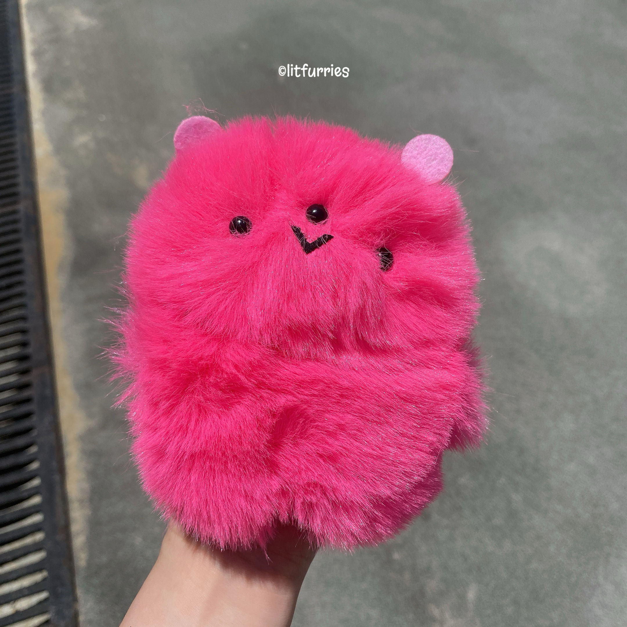 HAIRY PINK ALIEN AIRPODS CASE COVER