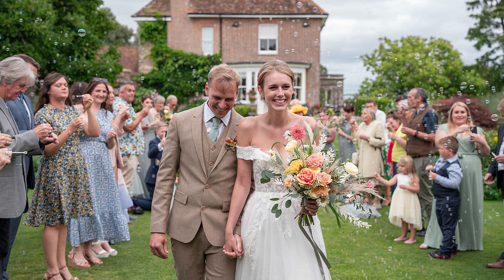 bubble confetti at parley manor wedding
