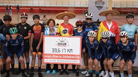 1110x624_haute-provence-jean-pierre-demenois-le-cycliste-de-la-vallee-de-l-ubaye-entre-dan