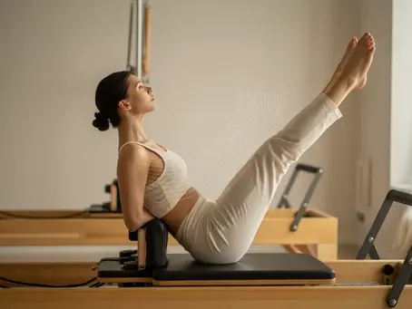 Respiration en Pilates Reformer chez ENERGY PILATES : techniques simples pour mieux gainer, bouger et tenir l’intensité