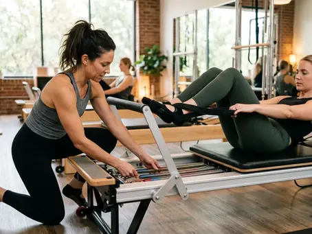 Quand augmenter les ressorts en Pilates Reformer : le guide simple pour progresser en sécurité