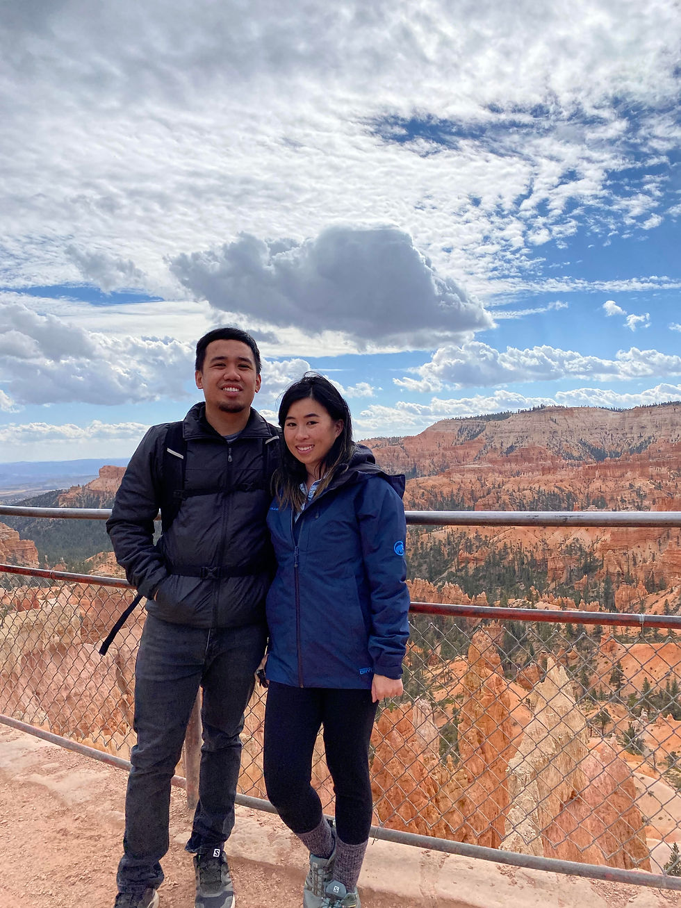 Couple standing at Sunset Point in Bryce Canyon.