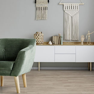 Gesund wohnen mit Farben ohne Schadstoffe
,spezialisiert auf Allergiker freundliche Farben und gesunde Innenraumgestaltung ganz ohne Schadstoffe.

Malerarbeiten mit Verantwortung – für Ihre Gesundheit und Ihr Zuhause

Ob klassische Malerarbeiten, kreative Deckengestaltung, hochwertige Lackierungen oder stilvolle Kunstwandmalerei – wir verbinden fachliches Können mit modernen, nachhaltigen Materialien.

Unsere neuen, innovativen Produkte sind ideal für Familien, Allergiker, sensible Räume und alle, die gesund wohnen wollen.

Gesundes Wohnen beginnt mit der richtigen Farbe​.