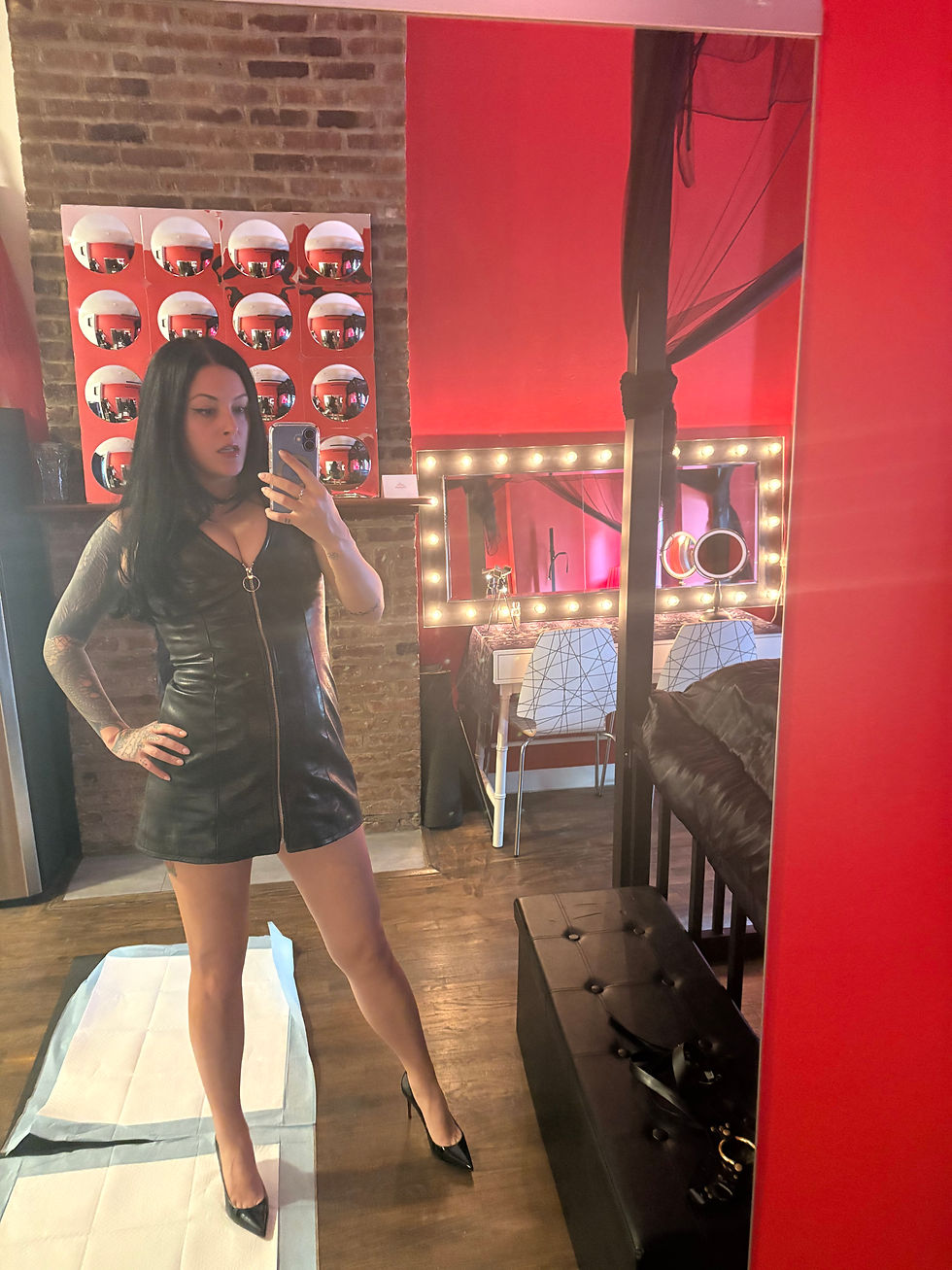 Current Chicago availability Sept 14/17/18… catch Me while you can! Windy city subs are waisting no time locking in dates in advance… good boys 👏👏👏