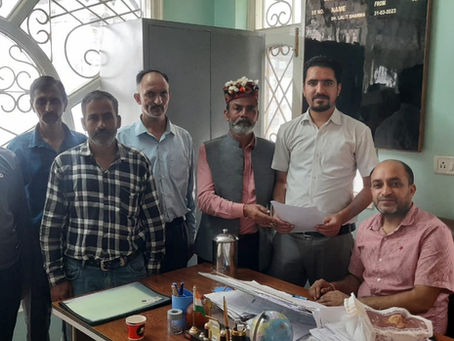 निर्माण कामगार यूनियन ने श्रम विभाग को सौंपा ज्ञापन