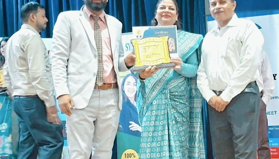 गुरुकुल इंटरनेशनल सीनियर सेकेंडरी स्कूल में शिक्षा के आकाश पर एक और सितारा - डॉ. लखविंदर कौर अरोड़ा को दो प्रतिष्ठित राष्ट्रीय पुरस्कारों से किया गया सम्मानित