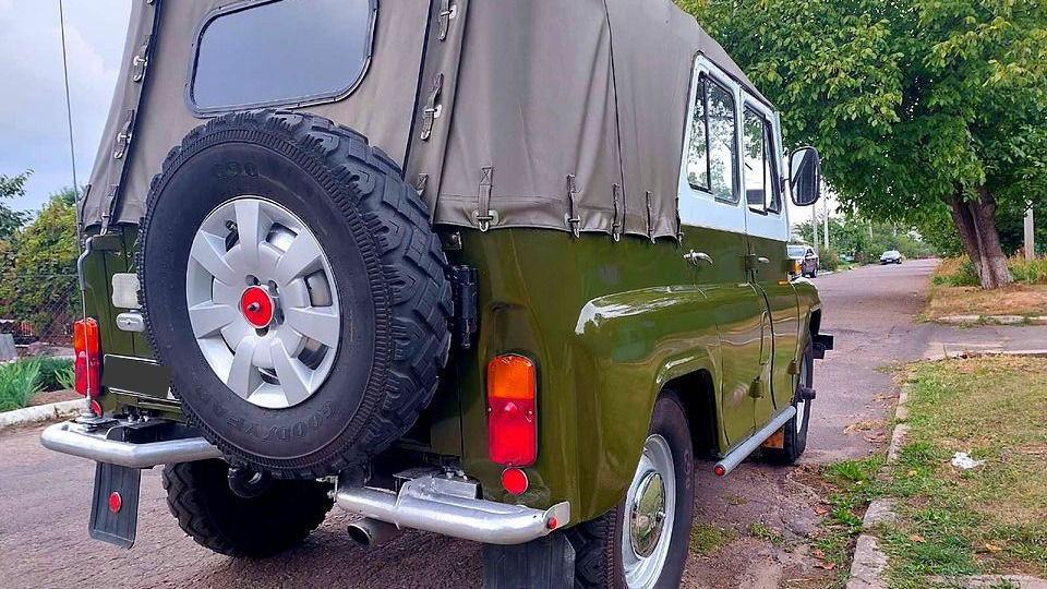 Thumbnail: UAZ 469 back right