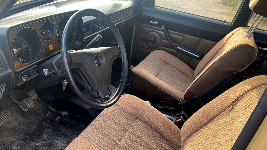 GAZ 2410 interior front left