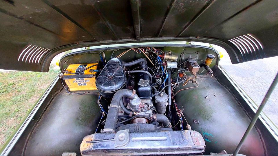 Thumbnail: UAZ 469 engine