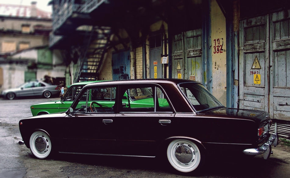 Lada VAZ 2101 black polished