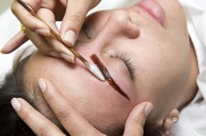 Sobrancelhas de Henna.