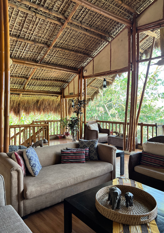 Diphu River Lodge machaan or lounge