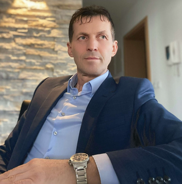 Robert Potrait Neu.png