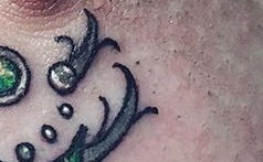 Tatouage sur le sein (Contenu trop provocant pour Facebook - boob tat got me banned 24h)