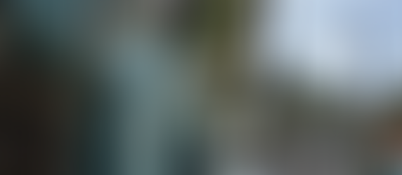 Câmeras de segurança instaladas em posto de saúde de Campo Grande, ilustrando o projeto aprovado pela Câmara para prevenir violência contra profissionais de saúde. Foto representativa de unidade pública com monitoramento.