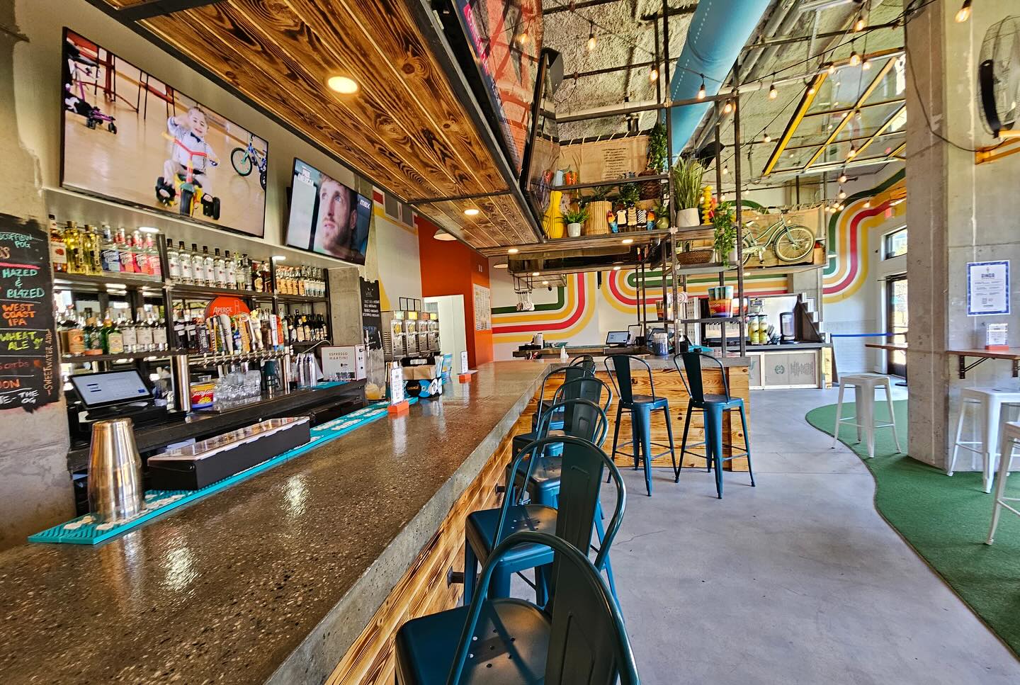 Chiringa O4W interior with long bar, order counter, and colorful decor