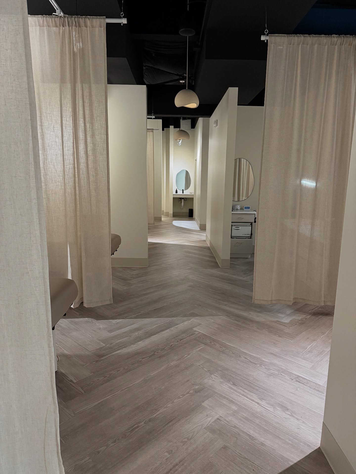 FACE FOUNDRIE Austin Tarrytown treatment hallway with neutral drapes and light wood floors